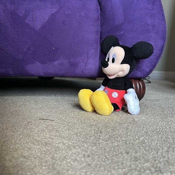 Disney - Miniature Mickey Mouse - super cute! - Picture 5 of 7
